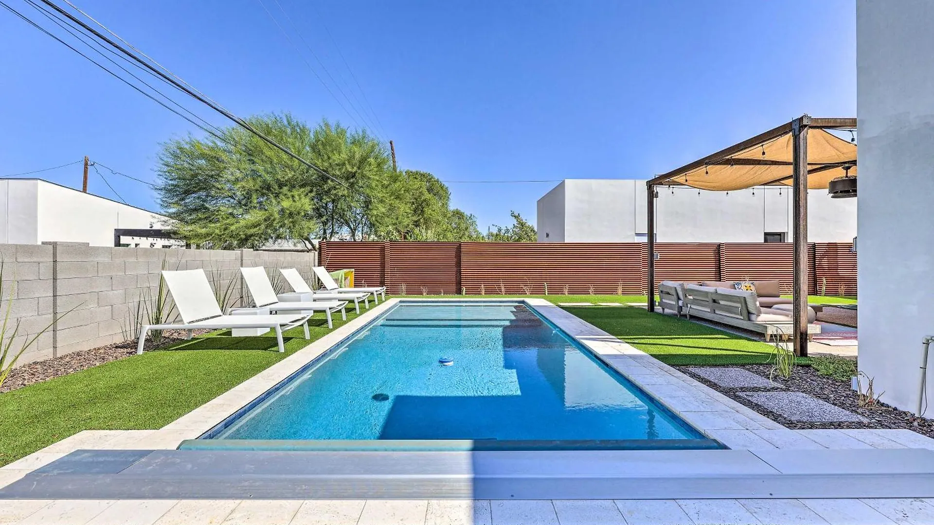 Convenient Phoenix Home With Heated Pool And Grill!