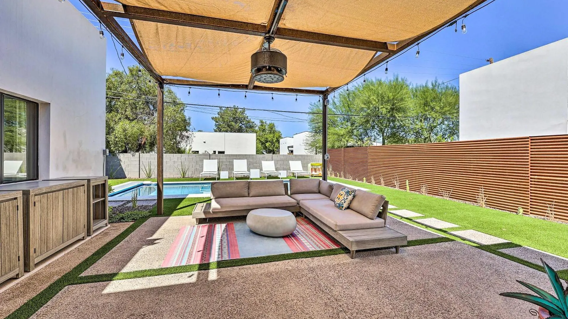 Convenient Phoenix Home With Heated Pool And Grill! Ferienhaus