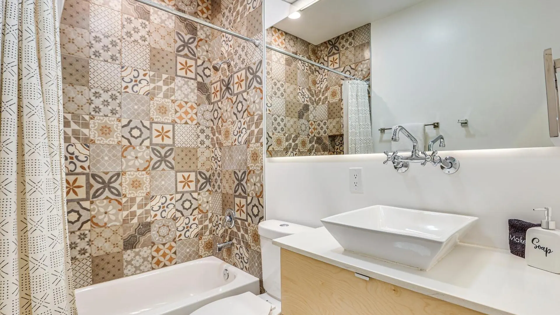 Convenient Phoenix Home With Heated Pool And Grill!